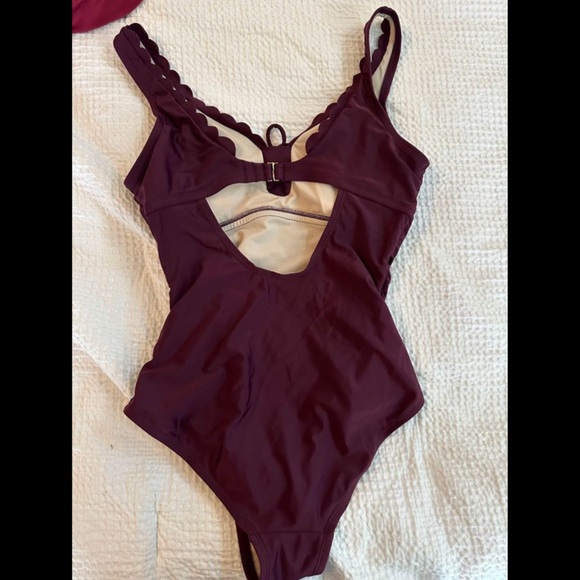 Medium swimsuit worn once - Picture 2 of 2